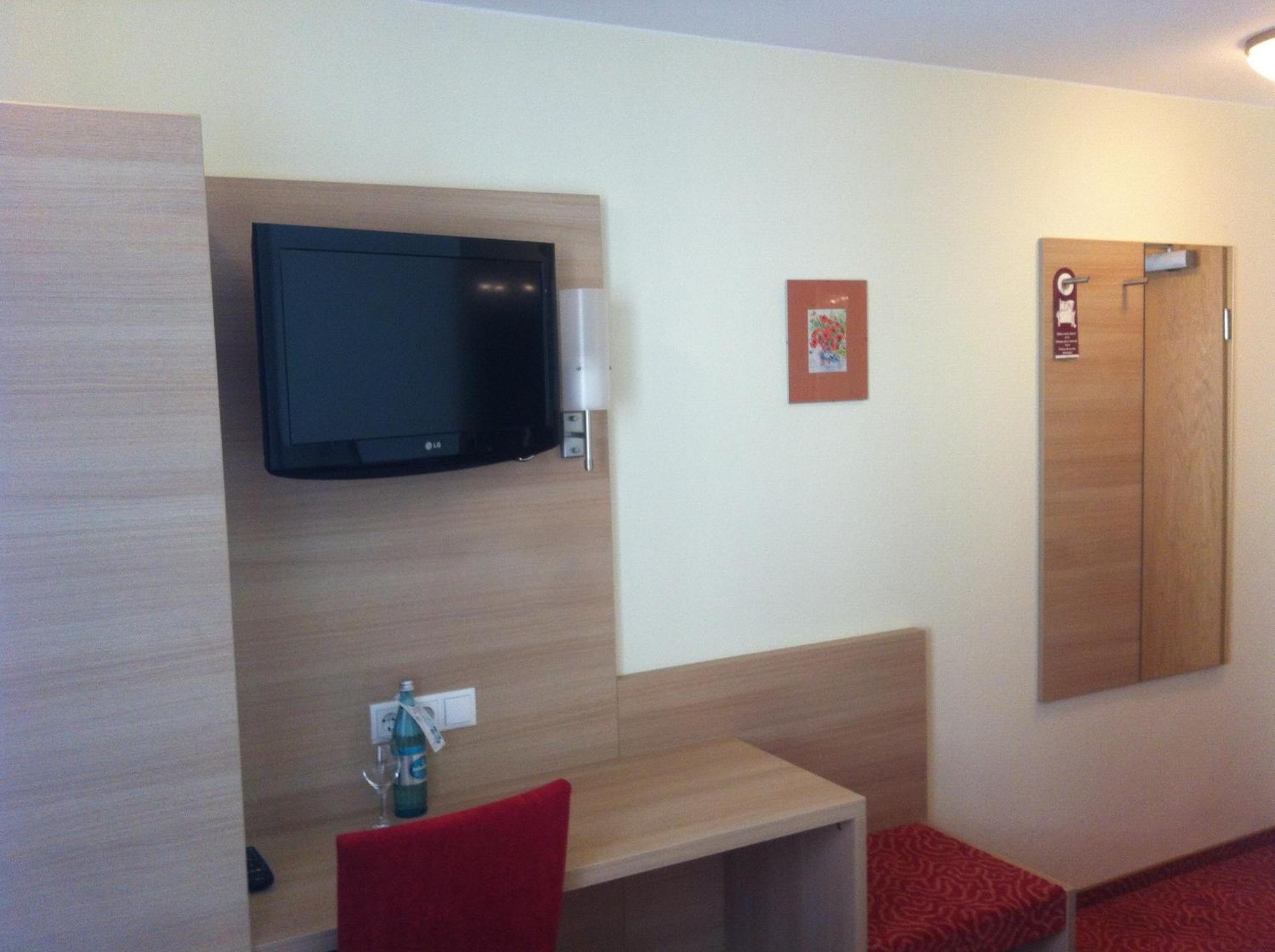Tauberhotel Kette เวิร์ทไฮม์ ภายนอก รูปภาพ